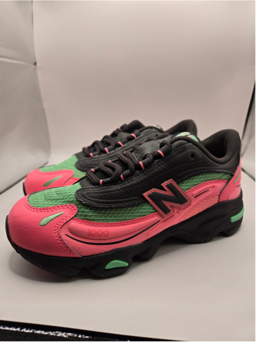 Girls New Balance 1000 Sneakers Size 4.5 Black and Pink
